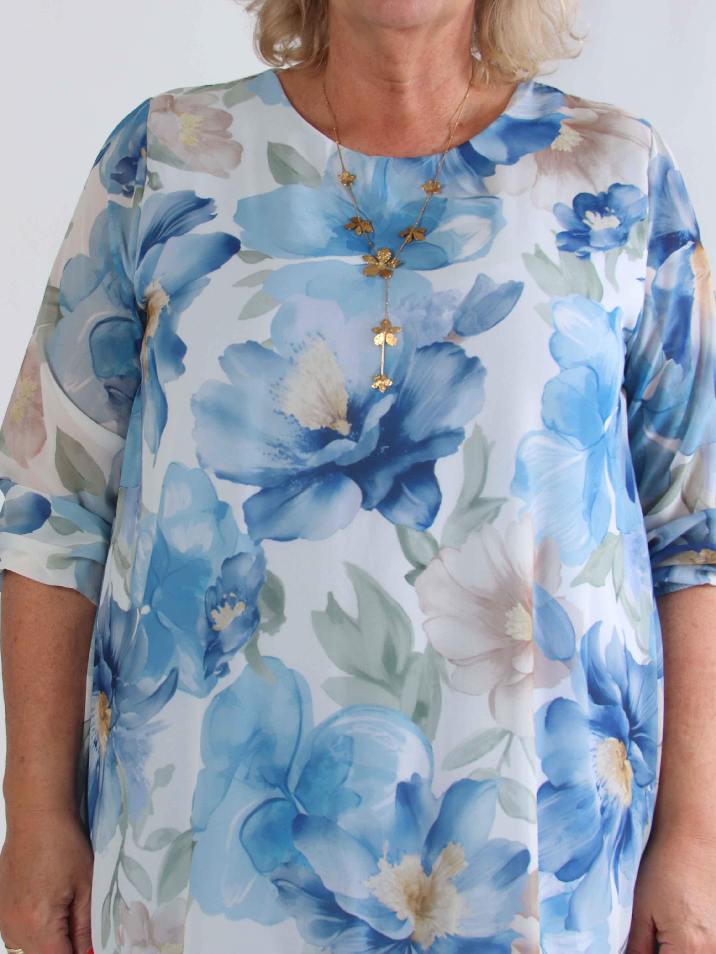 Lauren - Blommig plus size chiffongklänning med tunika och spetskant